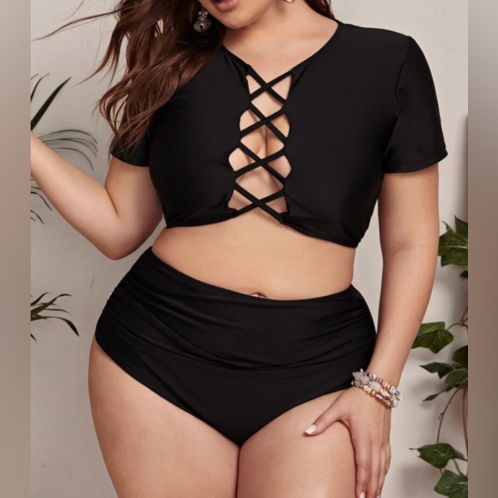 Plus Size Criss Cross Short Sleeve Top With High Waist bottoms